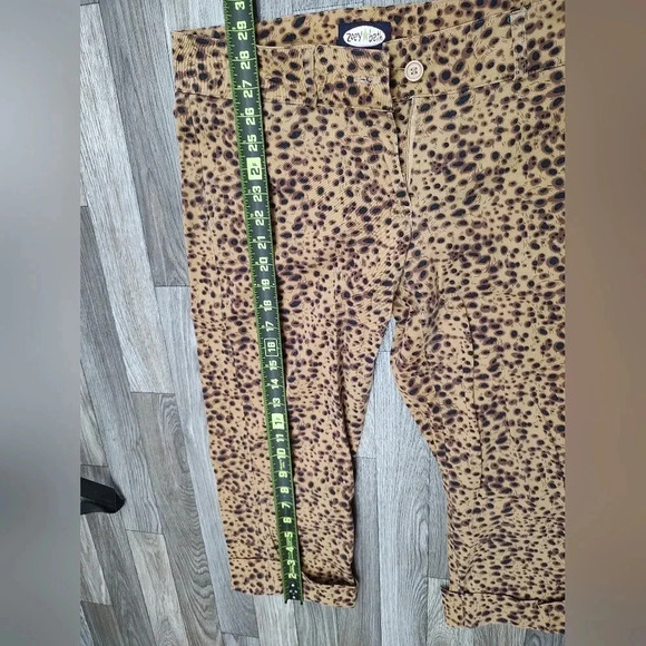 Zoey And Beth Cheetah Print Animal Print Capris Size Medium - Picture 3 of 5